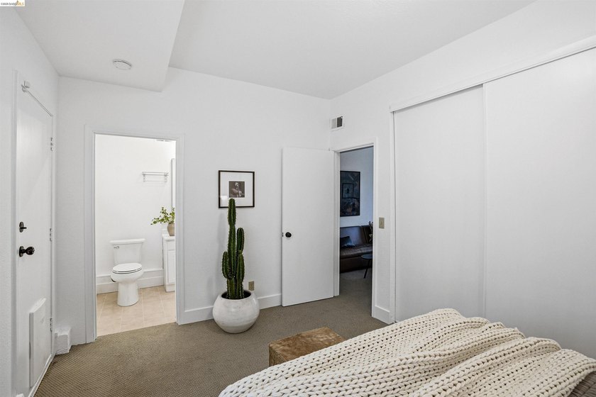 Located on the Piedmont side of Montclair, this 3-bedroom - photo 49