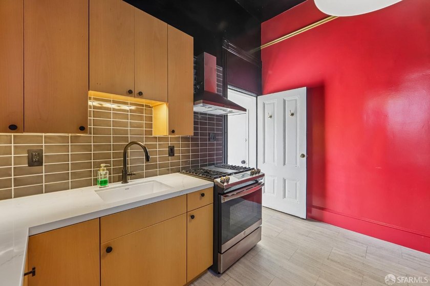 Welcome to 1108 Shotwell Street #A! Located in the heart of the - photo 5