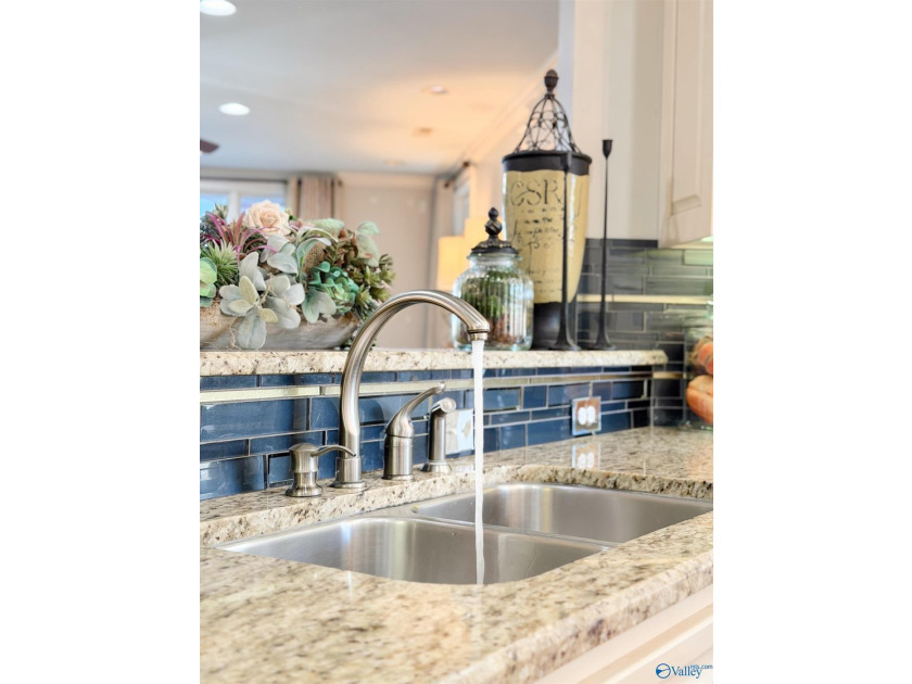 Elegantly appointed condo with breathtaking views of Pickwick - photo 18