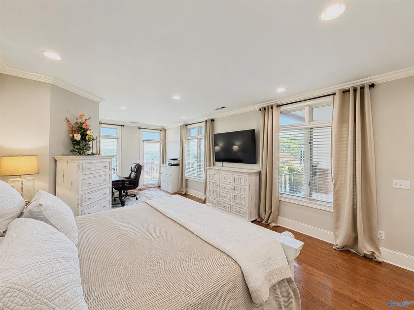 Elegantly appointed condo with breathtaking views of Pickwick - photo 26