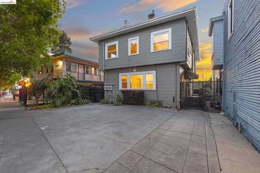 In the heart of the vibrant Rockridge corridor, two minutes from - photo 2