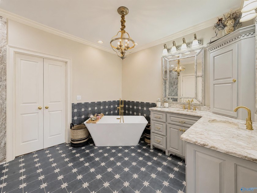Elegantly appointed condo with breathtaking views of Pickwick - photo 32