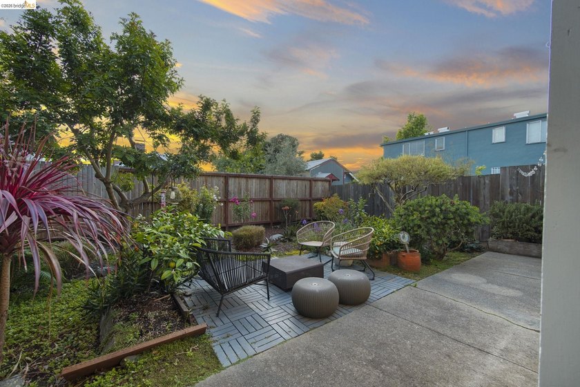 In the heart of the vibrant Rockridge corridor, two minutes from - photo 6