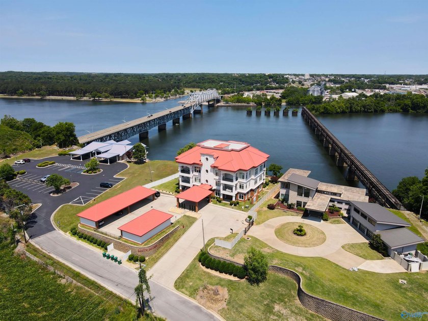 Elegantly appointed condo with breathtaking views of Pickwick - photo 48