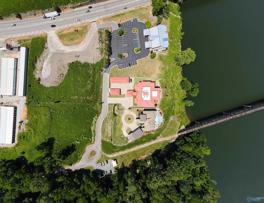 Elegantly appointed condo with breathtaking views of Pickwick - photo 49