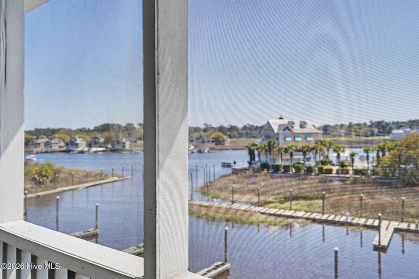 Turn-key 2BR/2BA end unit condo with stunning Intracoastal - photo 25