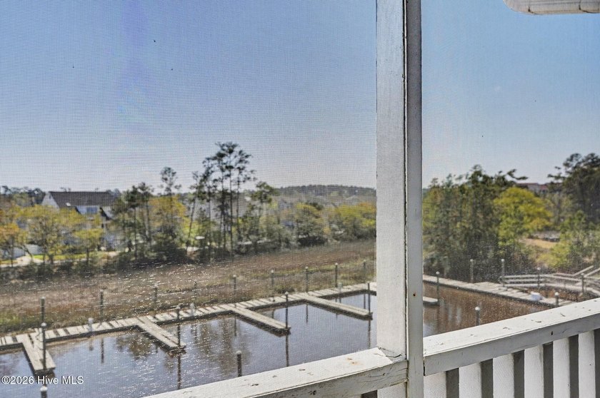 Turn-key 2BR/2BA end unit condo with stunning Intracoastal - photo 26