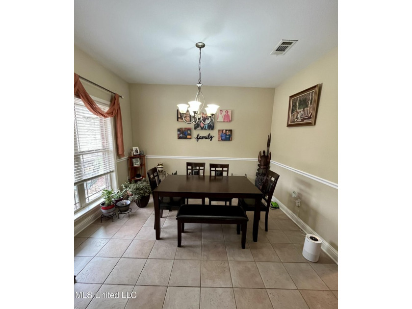 Immaculate 4 Bedroom Home in a Prime Location! Welcome to this - photo 6