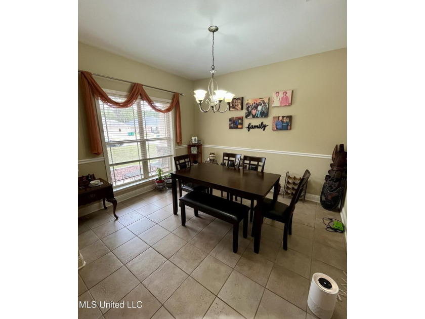 Immaculate 4 Bedroom Home in a Prime Location! Welcome to this - photo 7