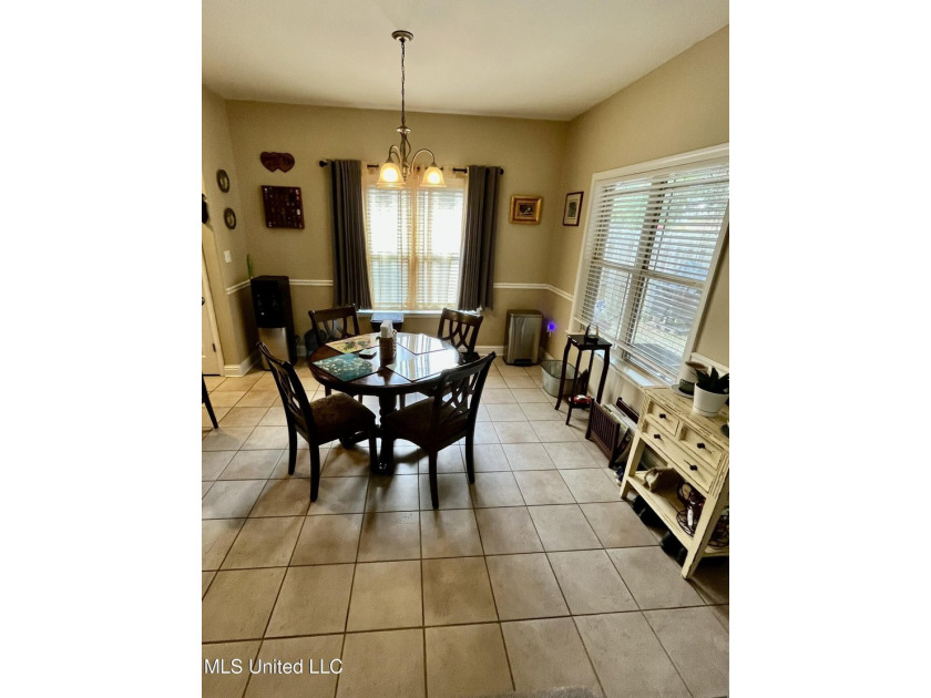 Immaculate 4 Bedroom Home in a Prime Location! Welcome to this - photo 8