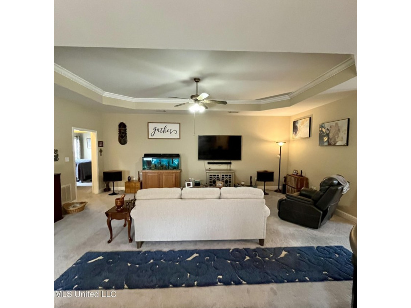 Immaculate 4 Bedroom Home in a Prime Location! Welcome to this - photo 10