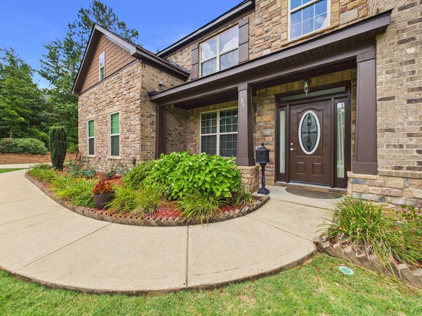 Beautiful Traditional Craftsman-style home in sought-after - photo 4