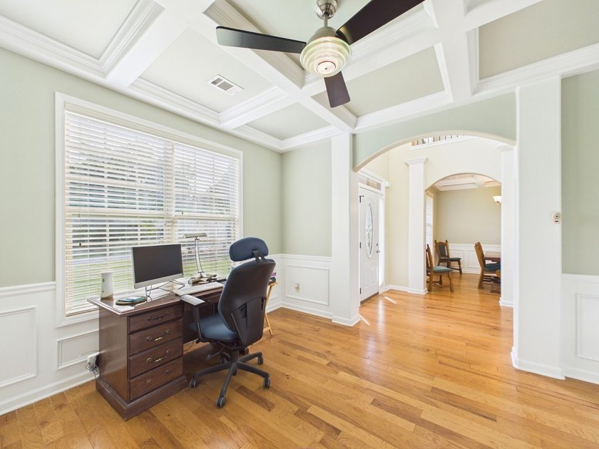 Beautiful Traditional Craftsman-style home in sought-after - photo 8