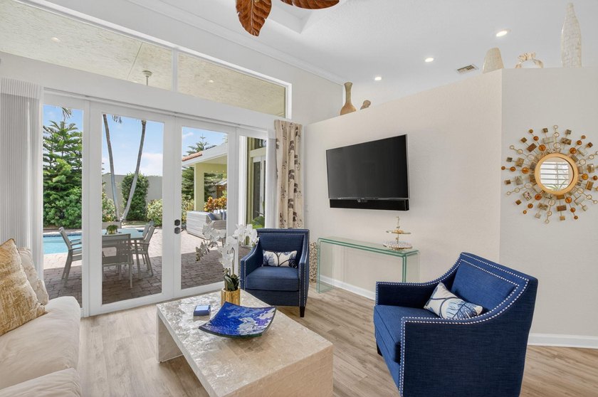 Discover this hidden gem in the highly desirable Oak Run - photo 5