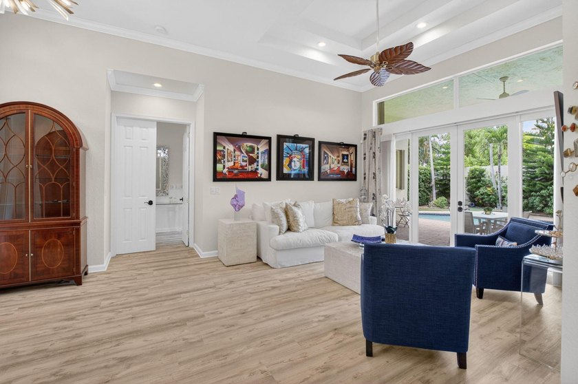 Discover this hidden gem in the highly desirable Oak Run - photo 6