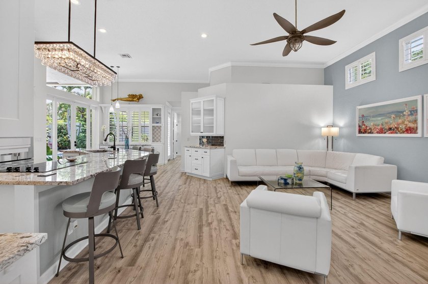 Discover this hidden gem in the highly desirable Oak Run - photo 7
