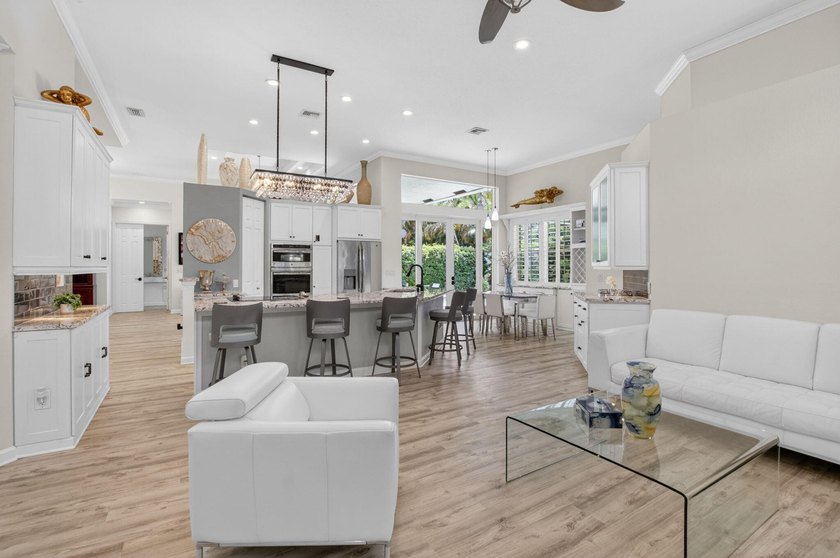 Discover this hidden gem in the highly desirable Oak Run - photo 8