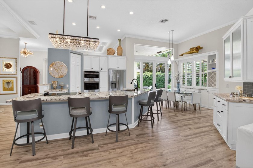 Discover this hidden gem in the highly desirable Oak Run - photo 9