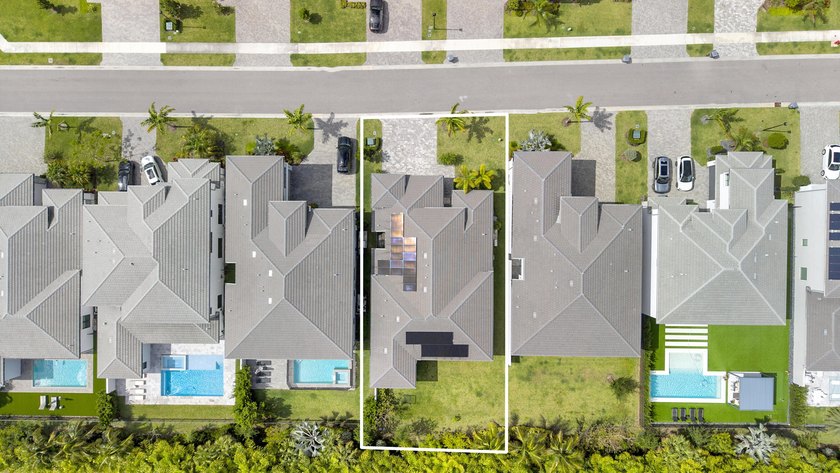 Located in the Bali Collection of Lotus Palm! This property is - photo 2