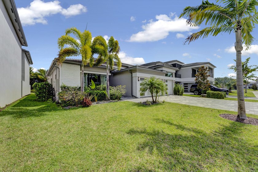 Located in the Bali Collection of Lotus Palm! This property is - photo 4