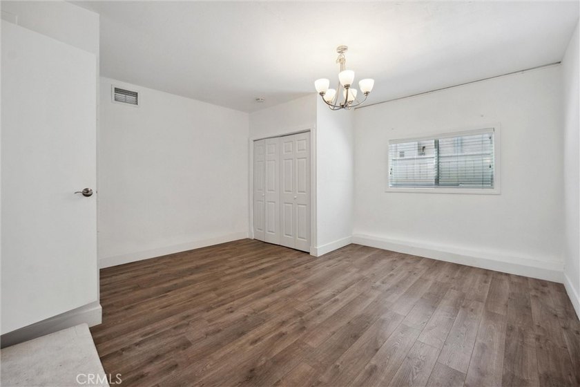 Welcome to this charming two-bedroom, two-bathroom home ideally - photo 6