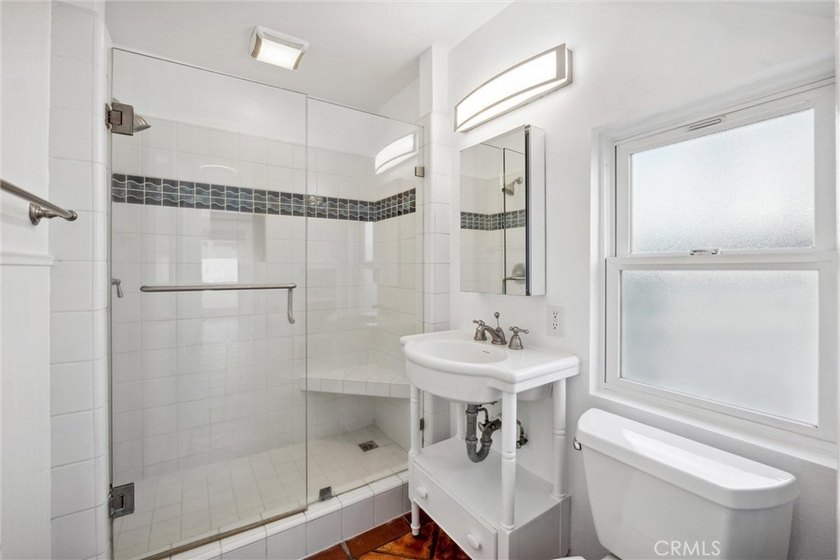 Welcome to this charming two-bedroom, two-bathroom home ideally - photo 7