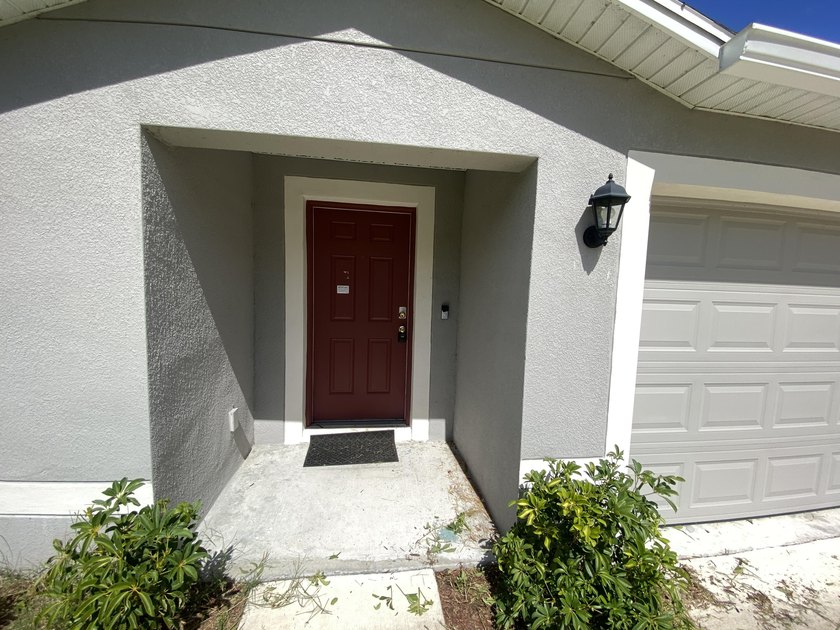 Fantastic newer CBS home located in Lakewood Park, large lot - photo 2