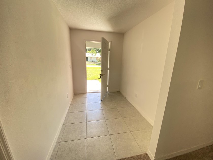 Fantastic newer CBS home located in Lakewood Park, large lot - photo 3
