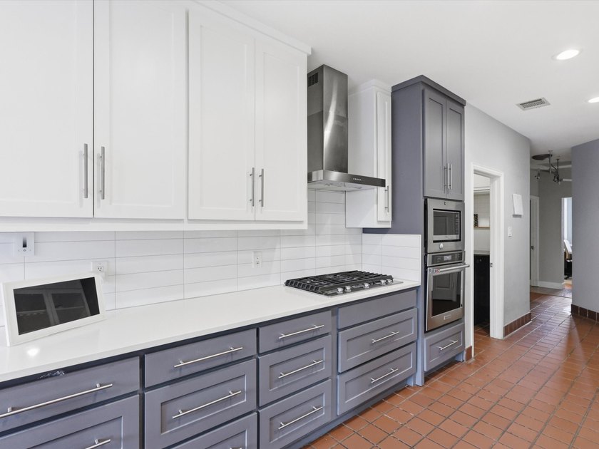 BACK ON THE MARKET AND BETTER THAN EVER! With major updates: New - photo 4