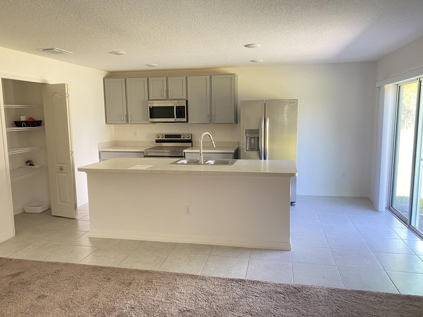 Fantastic newer CBS home located in Lakewood Park, large lot - photo 8