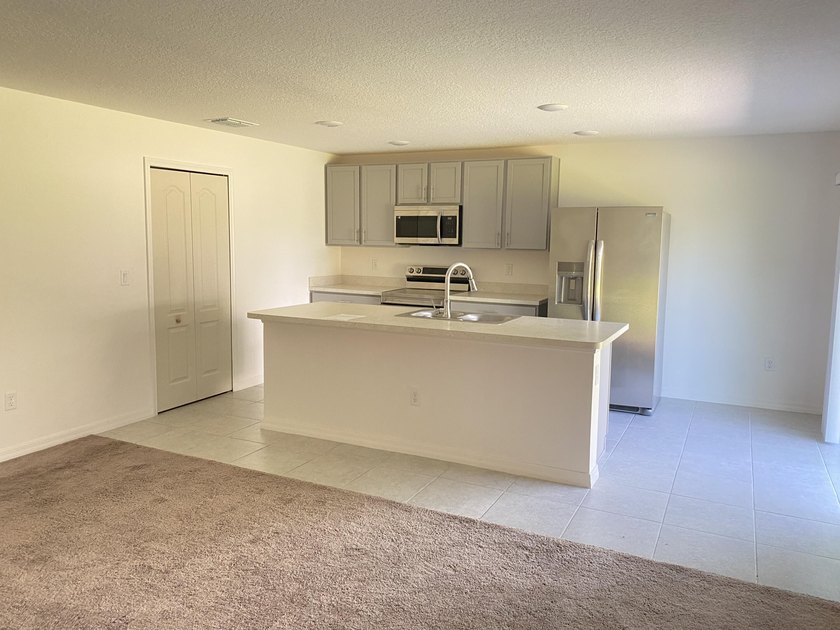 Fantastic newer CBS home located in Lakewood Park, large lot - photo 10