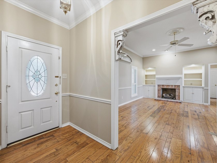 Nestled on over a third of an acre in a quiet cul-de-sac, this - photo 5