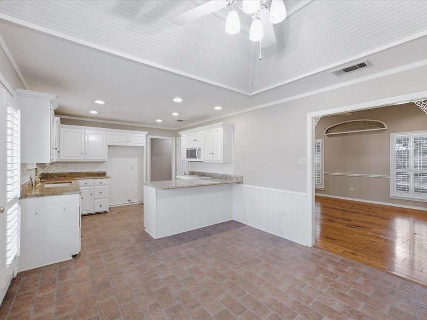 Nestled on over a third of an acre in a quiet cul-de-sac, this - photo 9