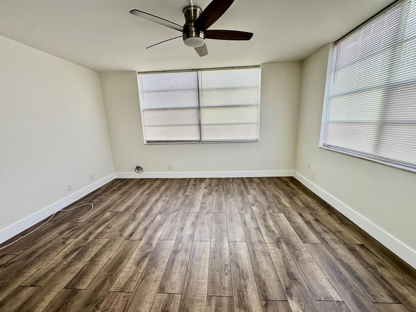 Fully Remodeled 2/2 Corner Unit in Margate! Step into this - photo 11