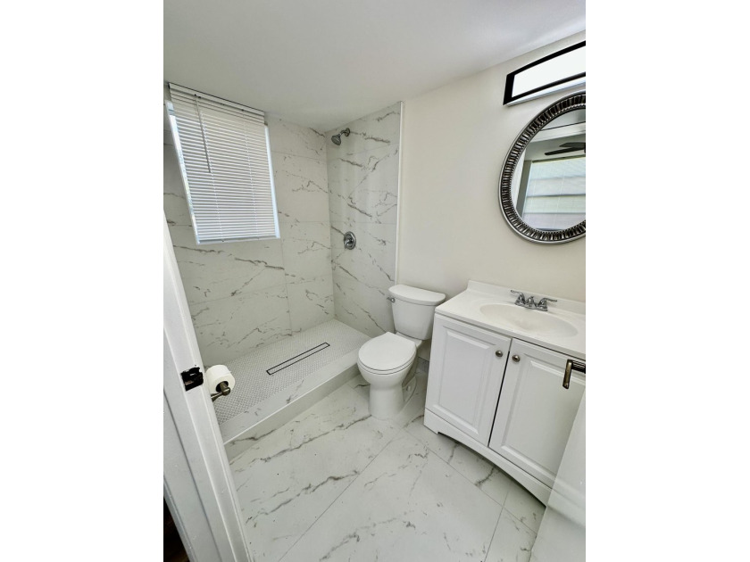 Fully Remodeled 2/2 Corner Unit in Margate! Step into this - photo 14