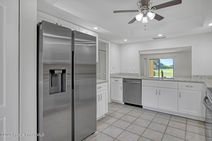 RIVERFRONT LIVING AT ITS FINEST! This stunning ground floor - photo 15