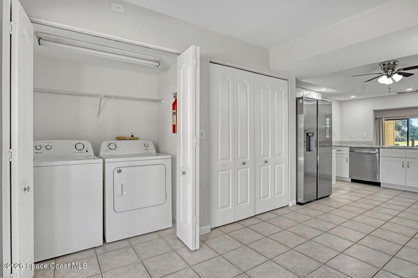 RIVERFRONT LIVING AT ITS FINEST! This stunning ground floor - photo 16