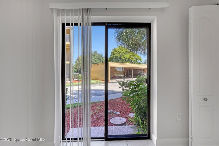 RIVERFRONT LIVING AT ITS FINEST! This stunning ground floor - photo 18