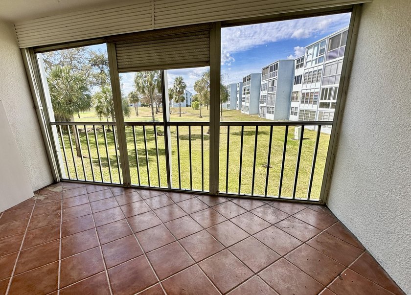 Fully Remodeled 2/2 Corner Unit in Margate! Step into this - photo 19
