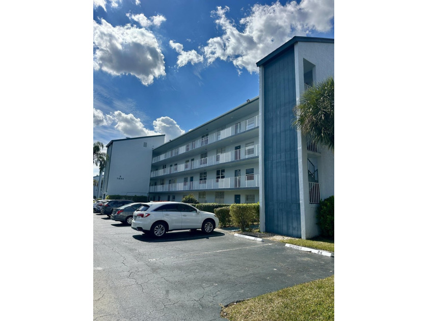Fully Remodeled 2/2 Corner Unit in Margate! Step into this - photo 28