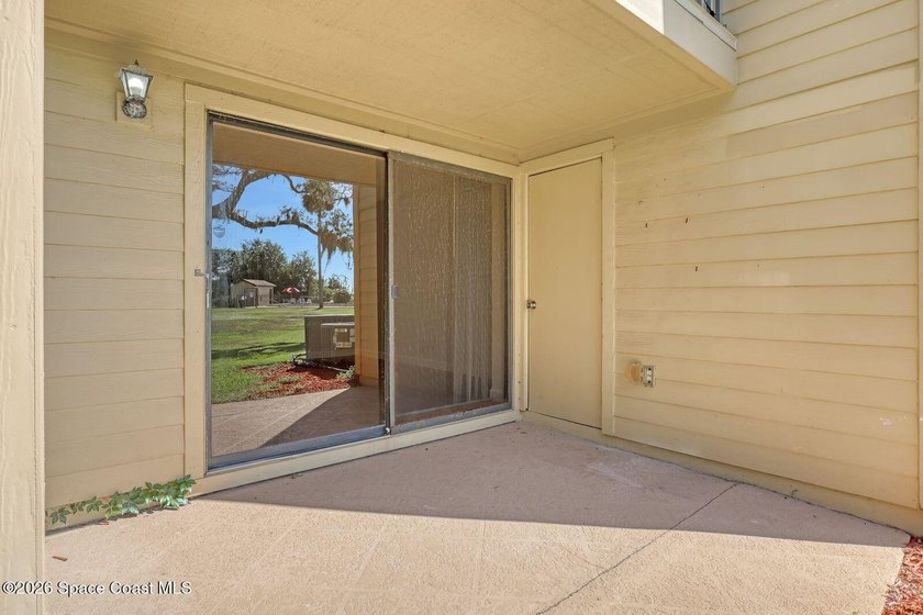 RIVERFRONT LIVING AT ITS FINEST! This stunning ground floor - photo 33