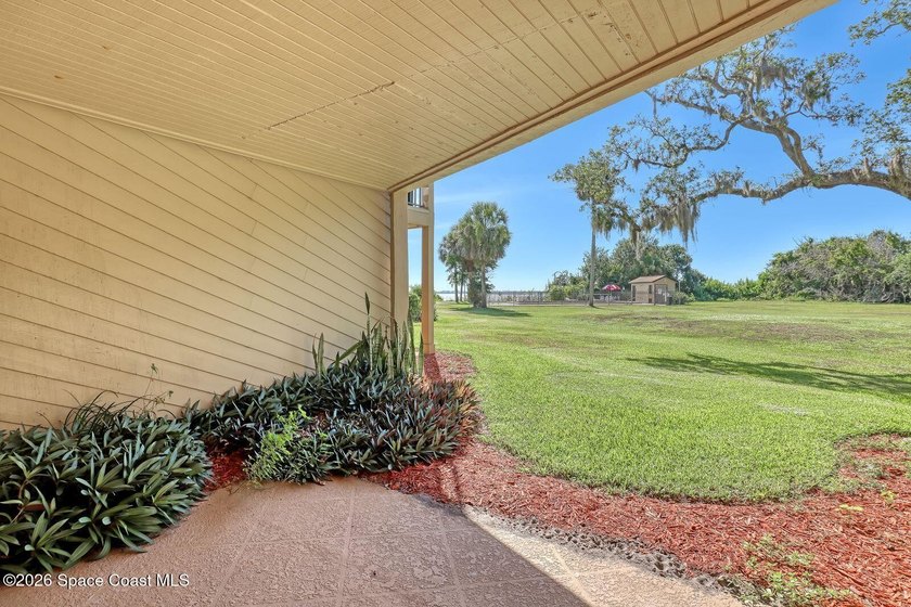 RIVERFRONT LIVING AT ITS FINEST! This stunning ground floor - photo 35