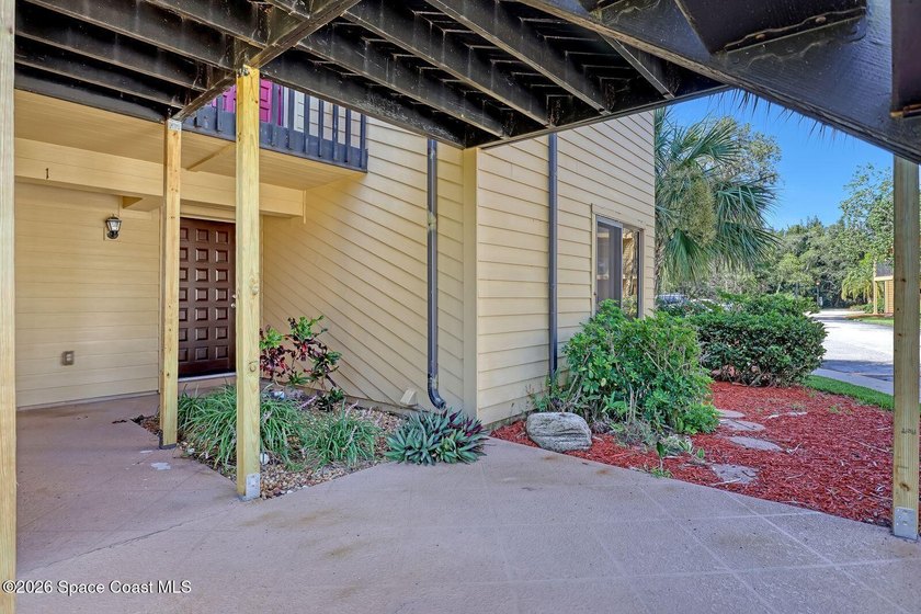 RIVERFRONT LIVING AT ITS FINEST! This stunning ground floor - photo 41