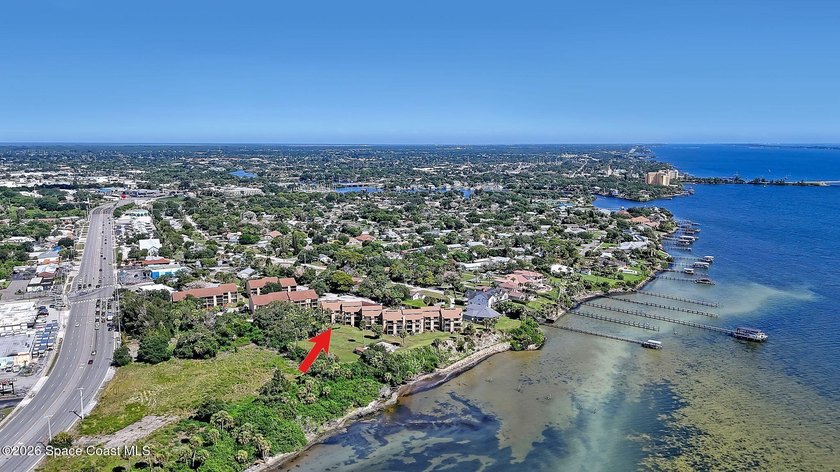 RIVERFRONT LIVING AT ITS FINEST! This stunning ground floor - photo 43