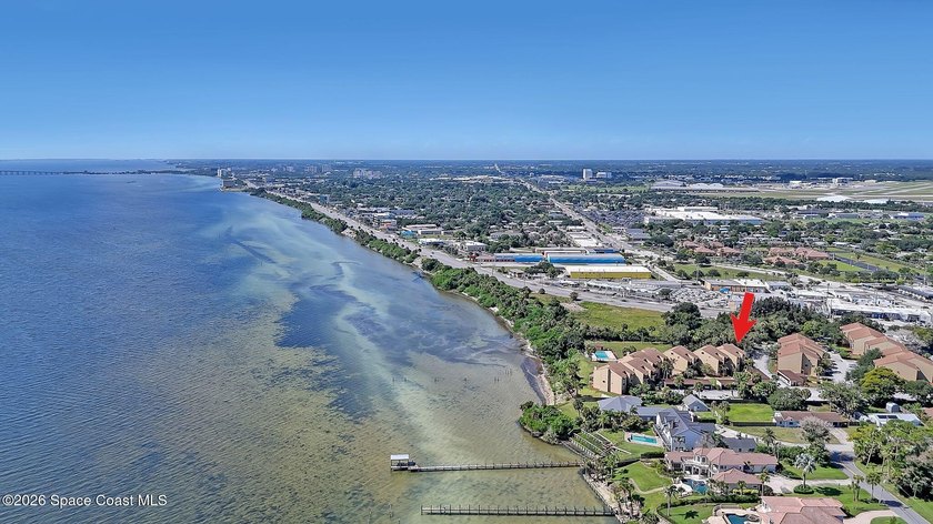 RIVERFRONT LIVING AT ITS FINEST! This stunning ground floor - photo 44