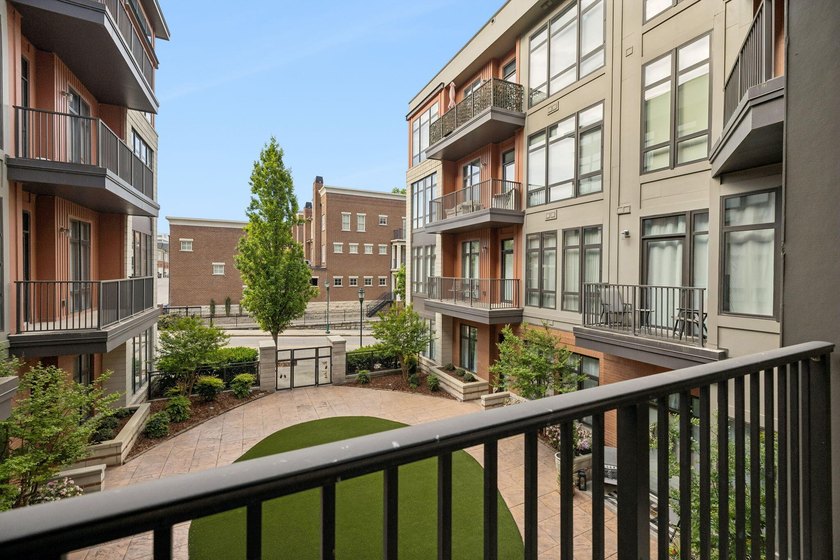Beautifully updated 1-bedroom, 1-bath condo in downtown - photo 6