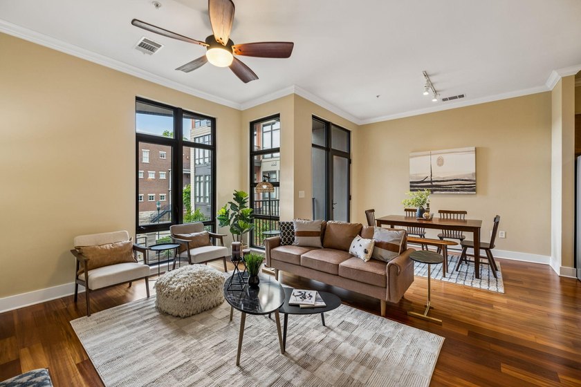 Beautifully updated 1-bedroom, 1-bath condo in downtown - photo 7