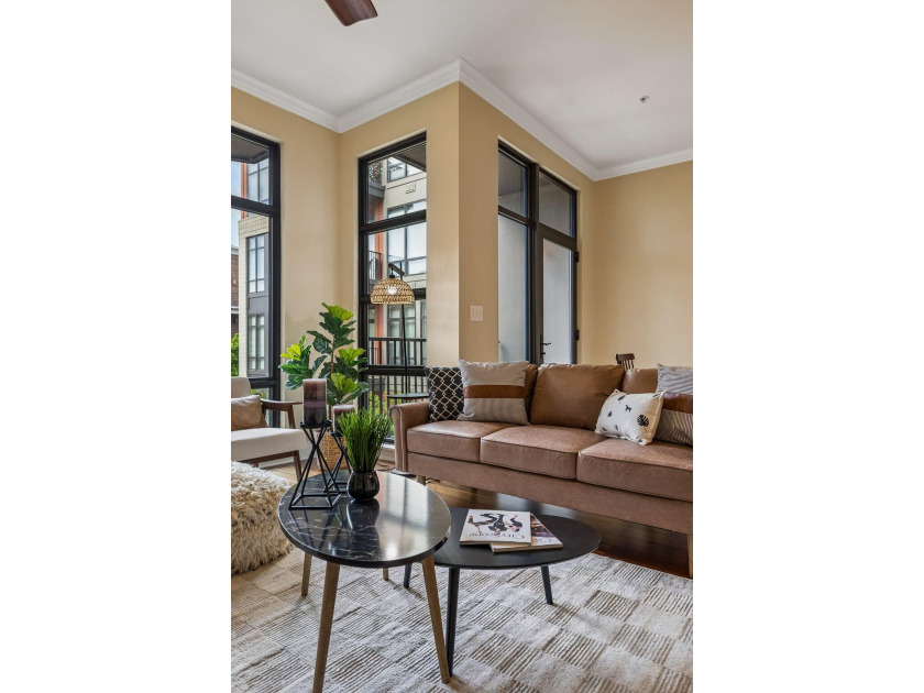 Beautifully updated 1-bedroom, 1-bath condo in downtown - photo 9