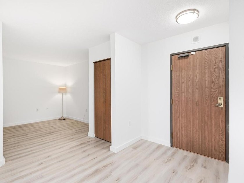 Enjoy bright mornings in this beautifully updated east-facing - photo 12