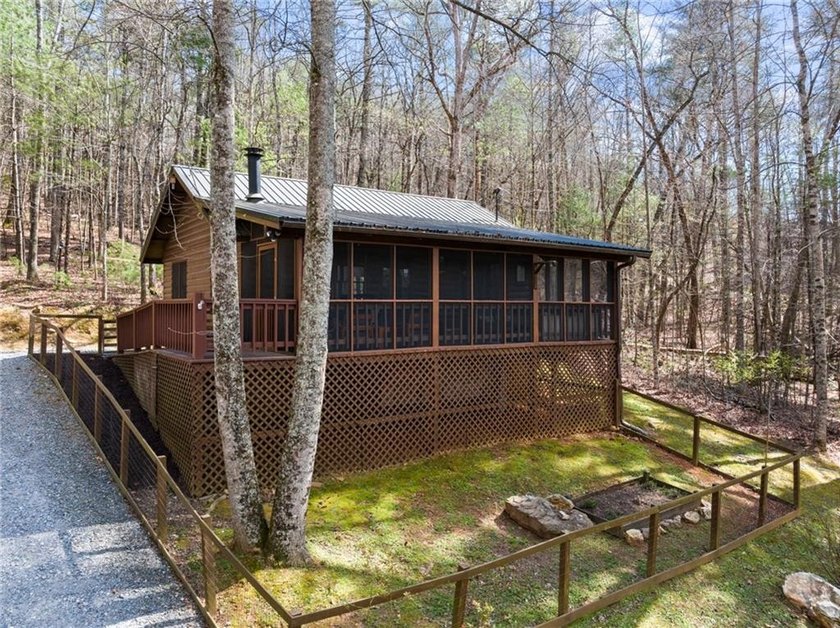 This charming cabin is the perfect opportunity for a primary - photo 3